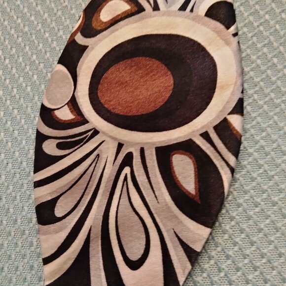 Loudmouth Bow Tie - Picture 2 of 3